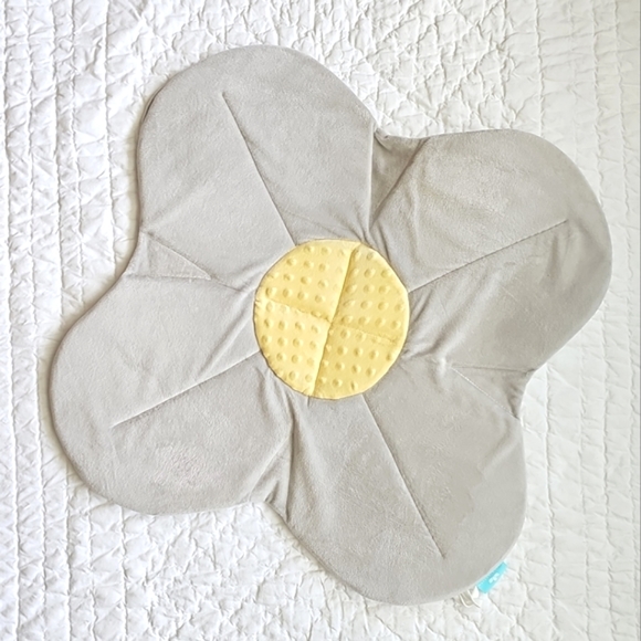 Blooming Bath Lotus Baby Bath Mat Gray Light Yellow 4 Petal Baby Sink Cushion - Picture 5 of 14